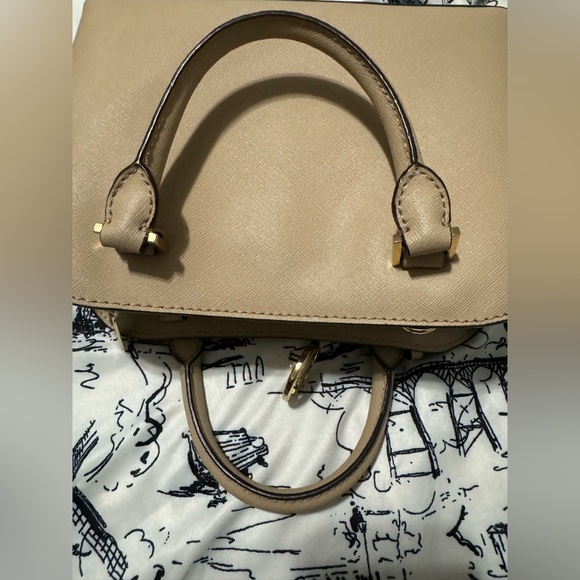 Brand new Michael Kors set - Picture 9 of 9